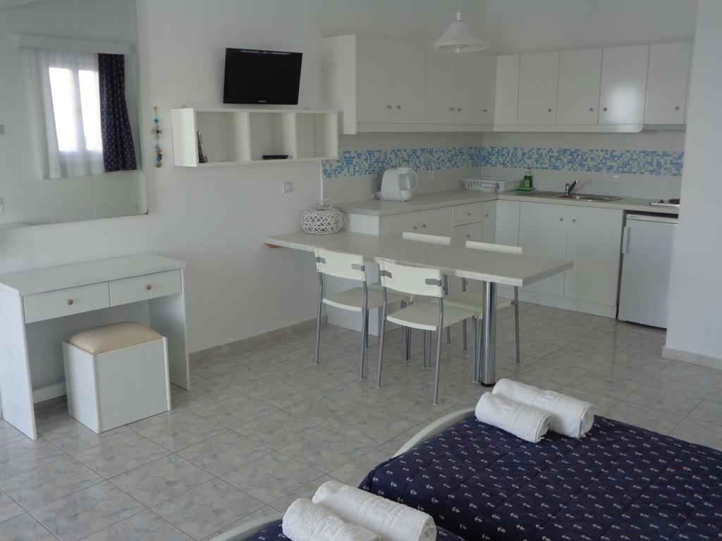 Blue And White Studios & Apartments Lefkos  Ngoại thất bức ảnh